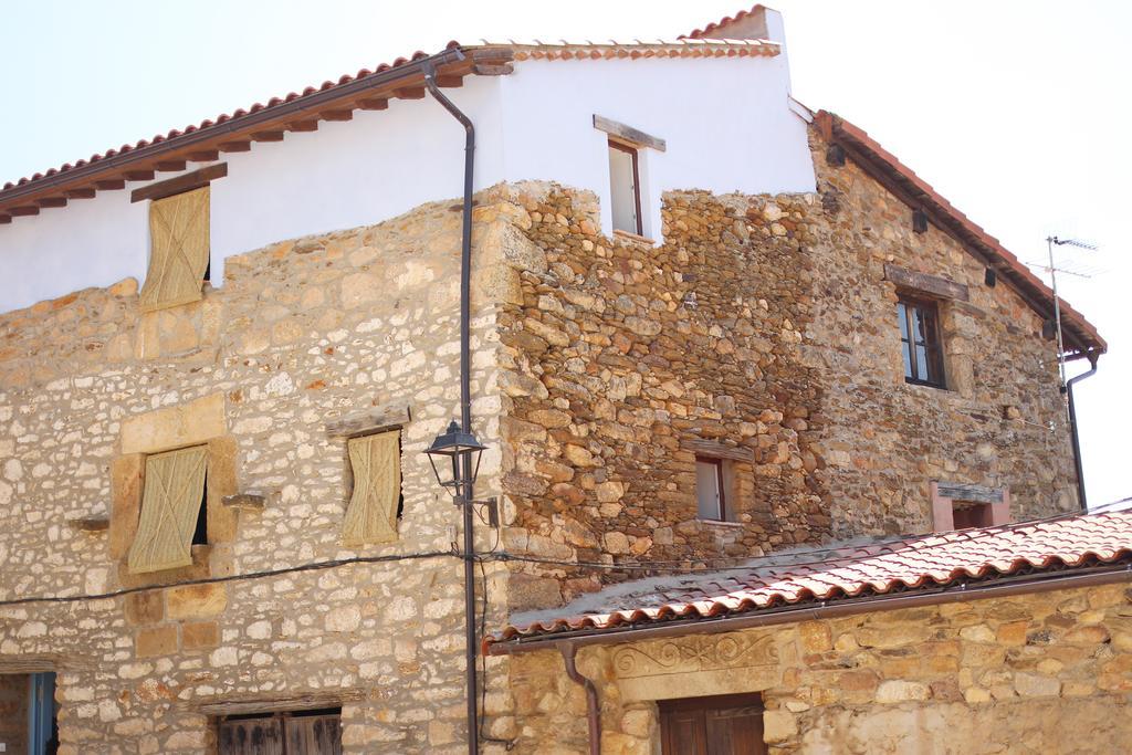 בית הארחה Perales del Puerto 	La Grulla Dorada מראה חיצוני תמונה